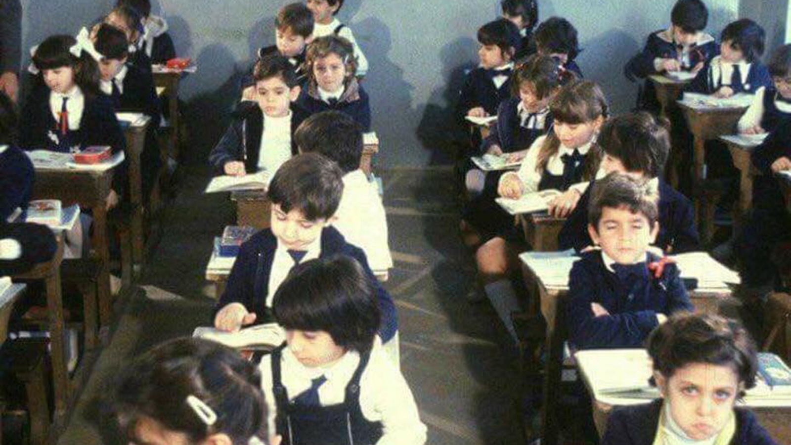 ‪صورة أرشيفية لفصل دراسي بالعراق تعود لثمانينيات القرن الماضي‬ (الجزيرة نت)