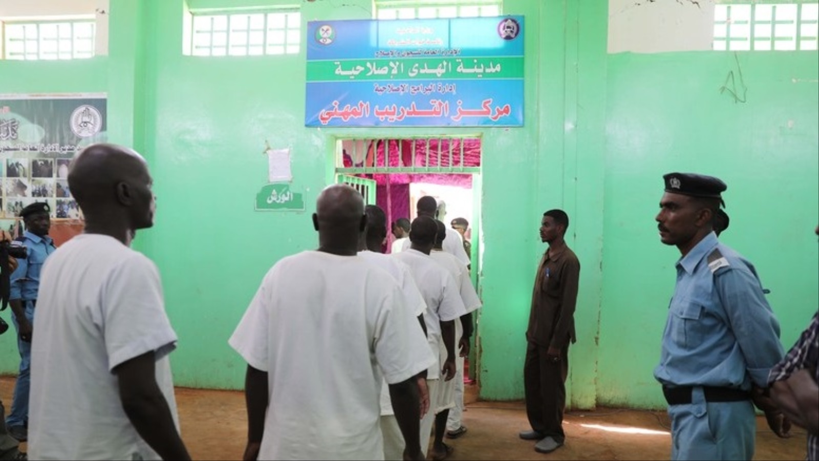 ‪235 معتقلا من حركة جيش تحرير السودان أفرج عنهم اليوم من سجن أم درمان‬ (الأوروبية)