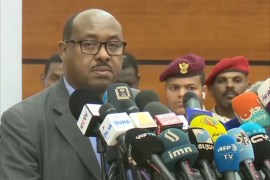 دموع الفرح تغالب الوسيط الإثيوبي بعد توقيع اتفاق السودان