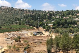 تقع القرية المكتشفة على بعد 5كيلومترات غرب القدس قرب أراضي قرية عين كارم المهجرة
