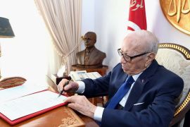 الرئيس التونسي الباجي قايد السبسي يمضي على الأمر المتعلق بدعوة الناخبين للانتخابات في 5 يوليو/جويلية 2019/قصر قرطاج/ العاصمة تونس