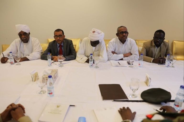 epa07693055 Representatives of the Transitional Military Council and the Freedom and Change opposition attend negotiations mediated by the African Union and Ethiopian special envoy in Khartoum, Sudan, 03 July 2019. A day earlier the African mediators said that negotiations between the Transitional Military Council (TMC) and the opposition coalition will resume on 03 July 2019 following the million man march on 30 June. EPA-EFE/MORWAN ALI