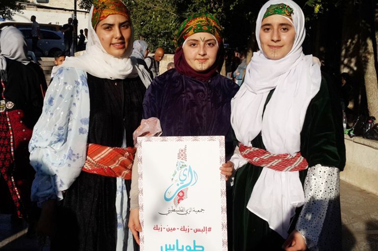 ميرفت صادق فلسطين رام الله 25 تموز 2019 فتيات من مدينة طوباس يرتدين أثواب سيدات منطقتهن التراثية.jpg