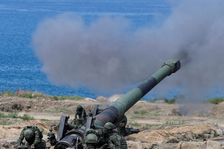 Soldiers fire a 8 inch (203 mm) M110 self-propelled howitzer during the live fire Han Kuang military exercise, which simulates China's People's Liberation Army (PLA) invading the island, in Pingtung, Taiwan May 30, 2019. REUTERS/Tyrone Siu