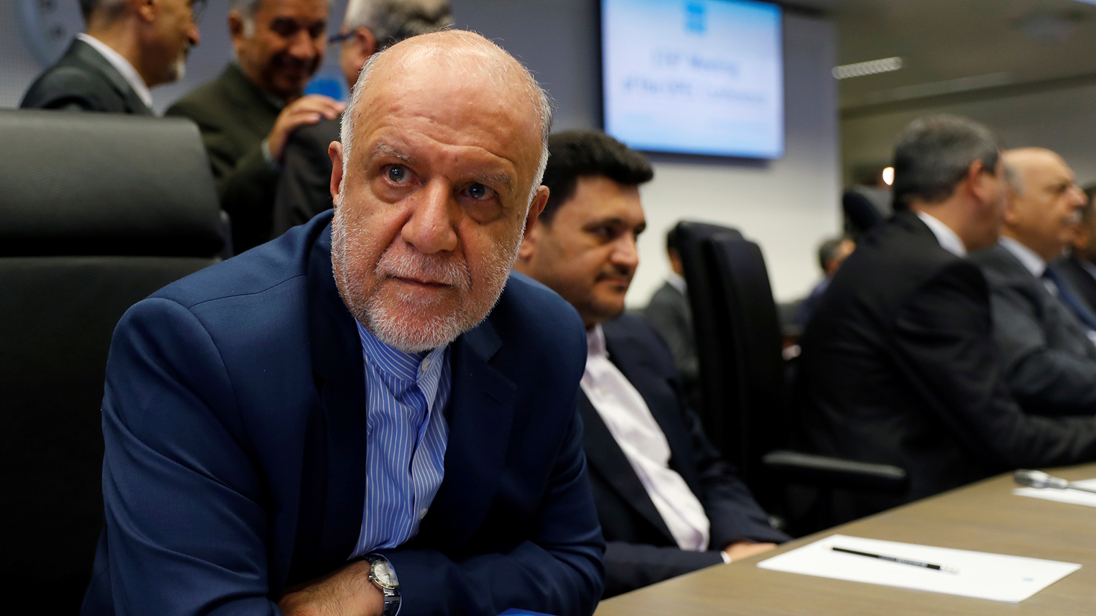 وزير النفط الإيراني نفى عقد اجتماع خاص مع نظيره السعودي (رويترز)