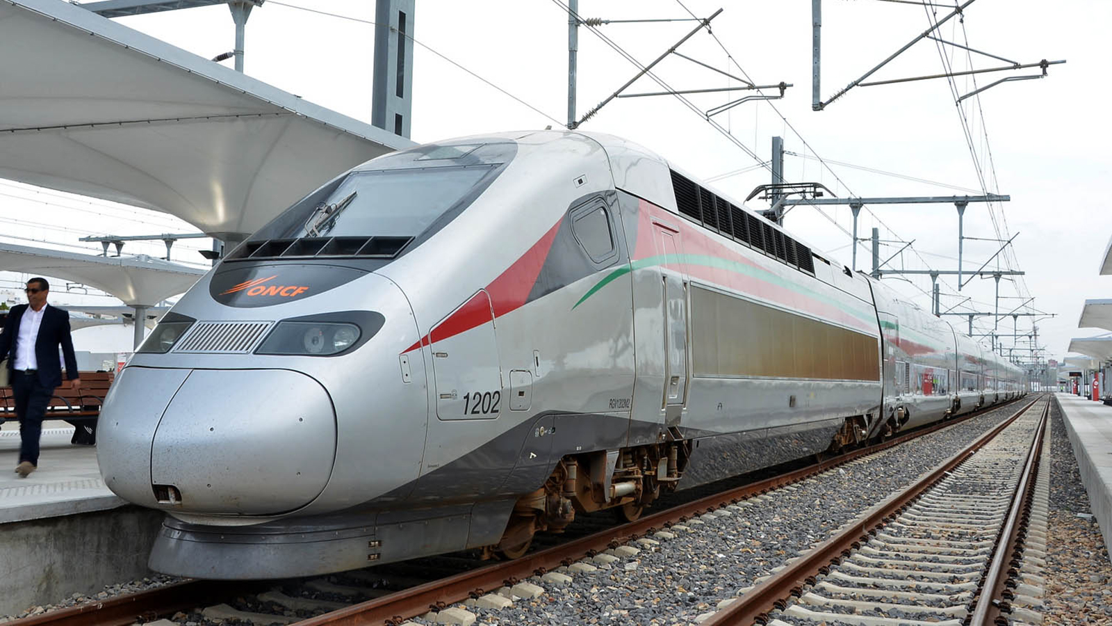 ‪القطار الفائق السرعة واحد من المشاريع الاقتصادية المهمة في المغرب‬ (الجزيرة)