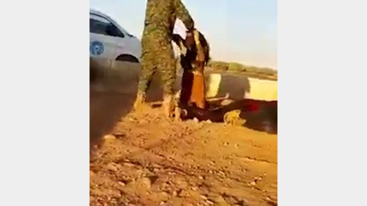 عسكري بالقوات الكردية يعتدي على عائلة وينزع حجاب امرأة