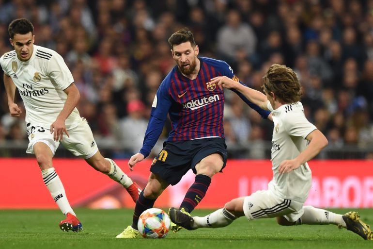 MADRID, SPAIN - FEBRUARY 27: Lionel Messi of FC Barcelona is tackled by Luka Modric of Real Madrid during the Copa del Semi Final match second leg between Real Madrid and Barcelona at Bernabeu on February 27, 2019 in Madrid, Spain. (Photo by Denis Doyle/Getty Images)