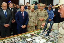 للقصة بقية-جمهورية الضباط.. كيف احتكر الجيش المصري قطاعات الدولة؟