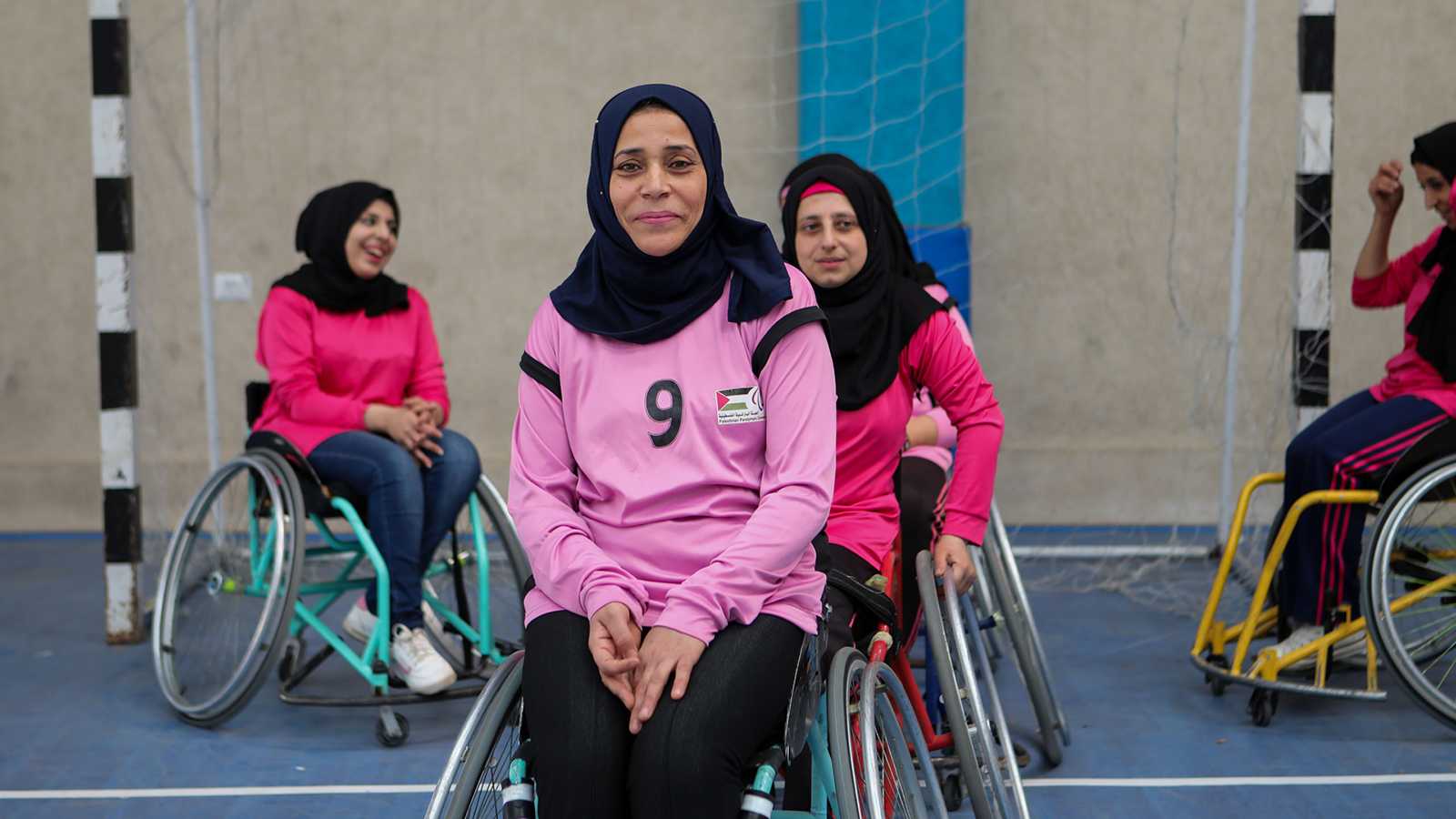 ذوات الإعاقة ينشطن بغزة في تنس الطاولة وكرة الطائرة وألعاب القوى (الجزيرة)