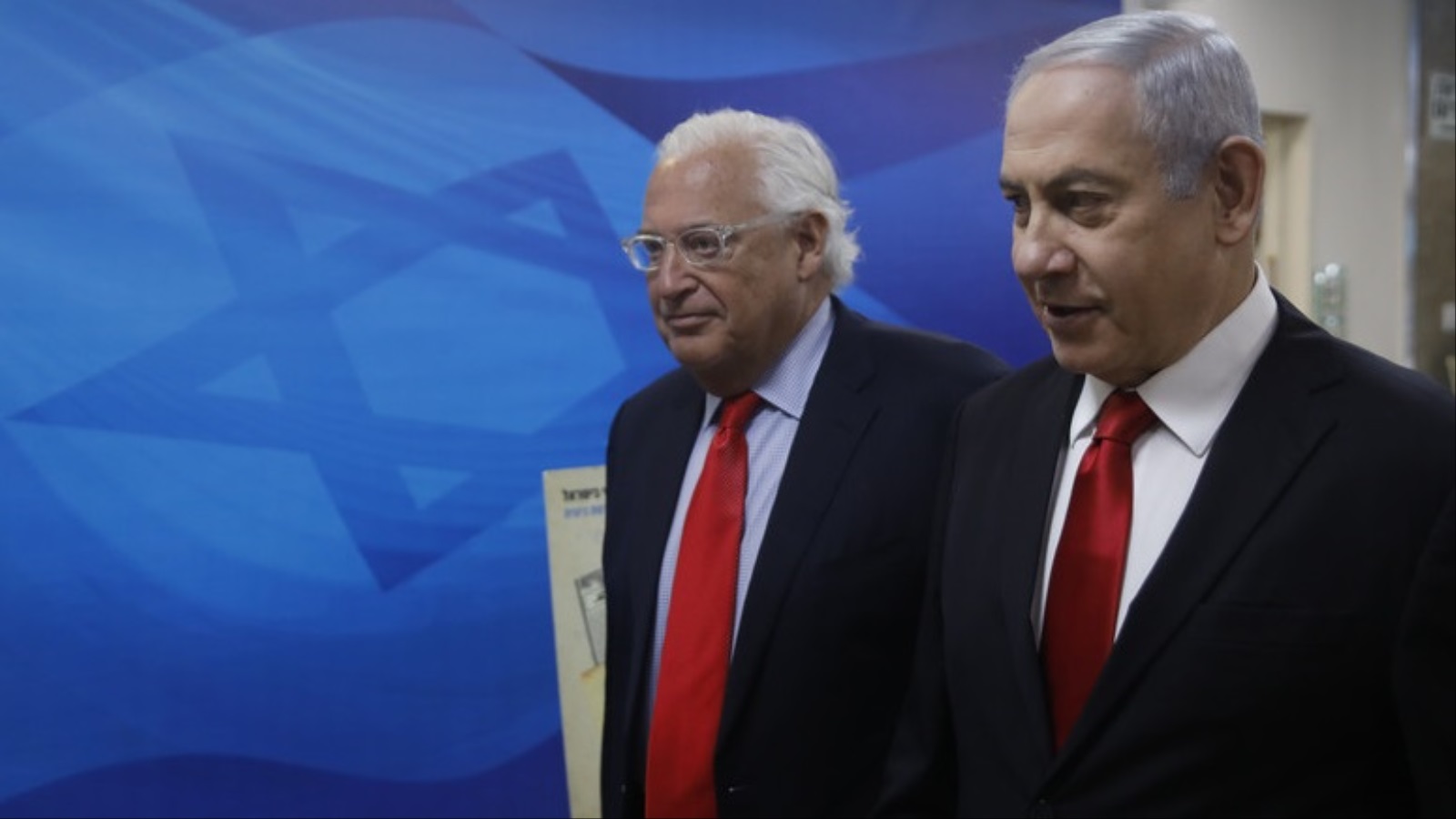 ‪نتنياهو مع السفير الأميركي فريدمان الداعم بشدة لموقف إسرائيل‬ (الأوروبية)
