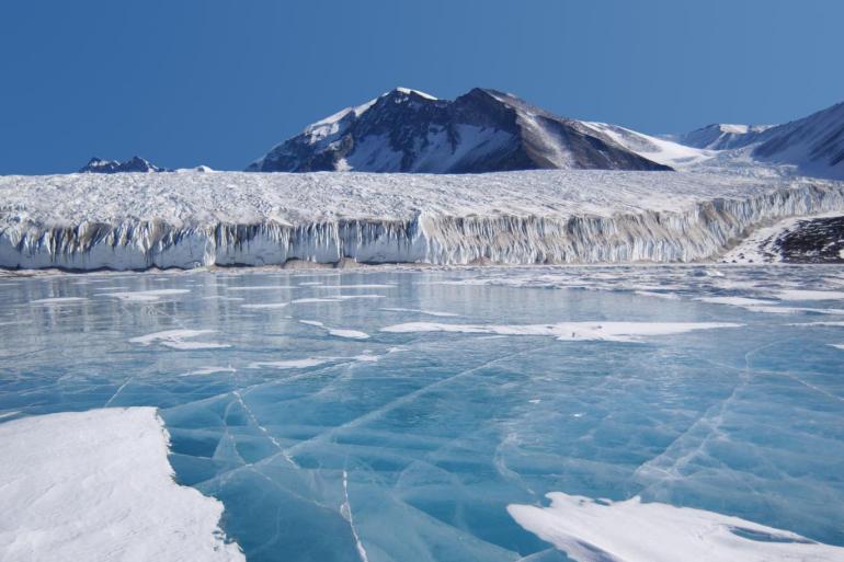 Said سعيد - بحيرة الجليد الأزرق – القطب الجنوبي – بيكساباي – متاح الاستخدام - علماء يحذرون من انهيار الغطاء الجليدي غربي القطب الجنوبي
