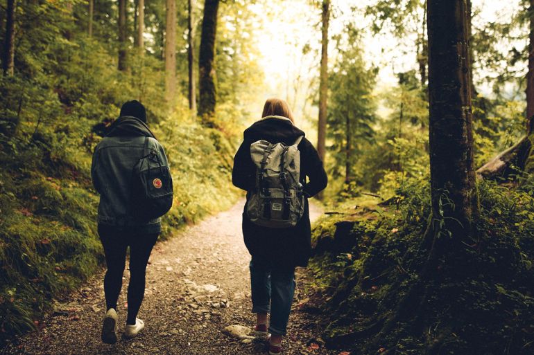 دراسة: المشي في الغابات والحدائق له تأثير سحري على الإجهاد من بيكسل