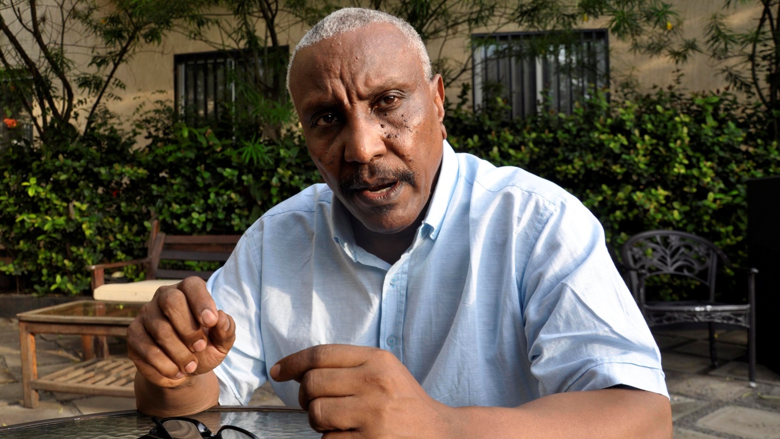 ‪عرمان قال إن محاكمة البشير في الخارج لا تطعن في سيادة السودان‬ (رويترز)
