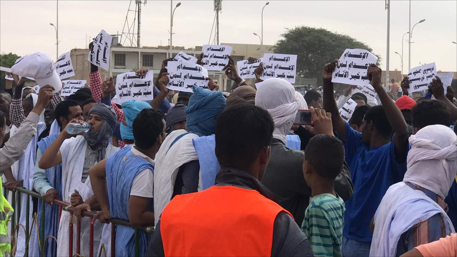 ‪جانب من مظاهرات سابقة في نواكشوط تطالب بإعدام ولد امخيطير‬ (الجزيرة)