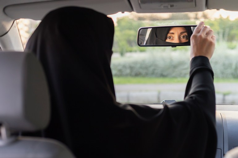 مع تدافع القوة مع تزايد عدد النساء اليمنيات اللاتي يتسلمن عجلة القيادة