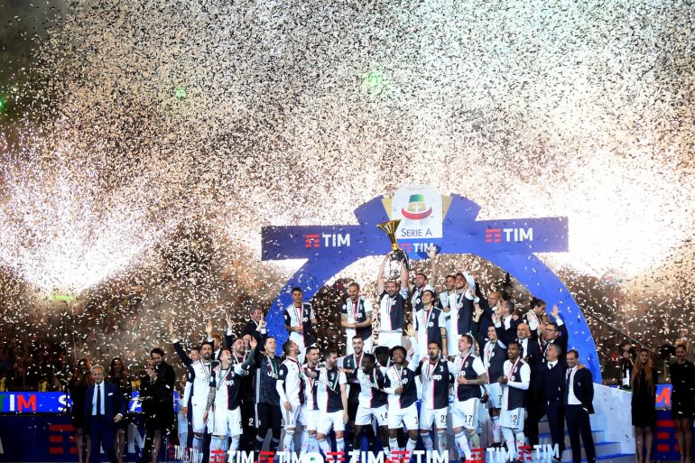 Soccer Football - Serie A - Juventus v Atalanta - Allianz Stadium, Turin, Italy - May 19, 2019 Juventus celebrate winning Serie A with the trophy after the match REUTERS/Massimo Pinca TPX IMAGES OF THE DAY