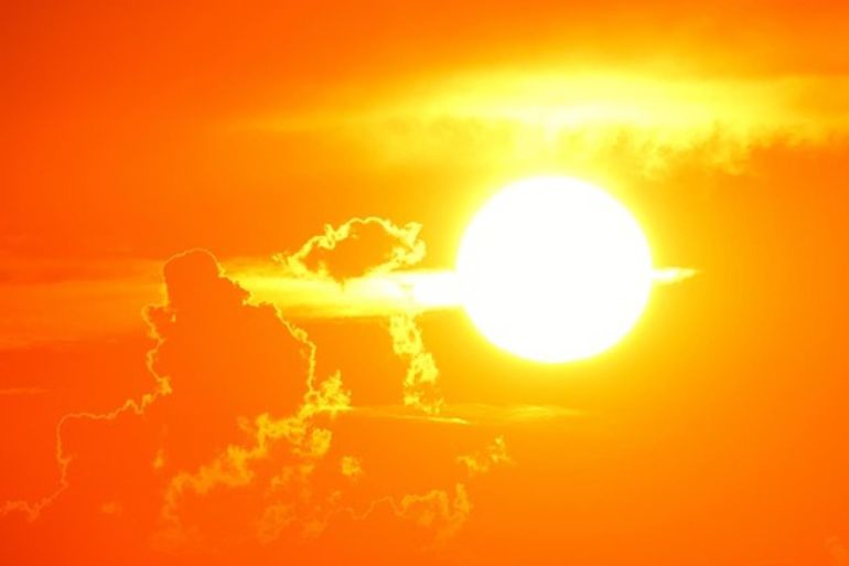 Said سعيد - رش ملايين الأطنان من غبار الطباشير حول الغلاف الجوي قد يقي من أشعة الشمس – بيكساباي – متاح الاستخدام - هل يمكن إنقاذ كوكب الأرض عبر حجب أشعة الشمس؟