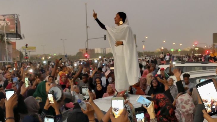 "كنداكة" الثورة السودانية.. آلاء صالح وأخواتها في مواكب التغيير