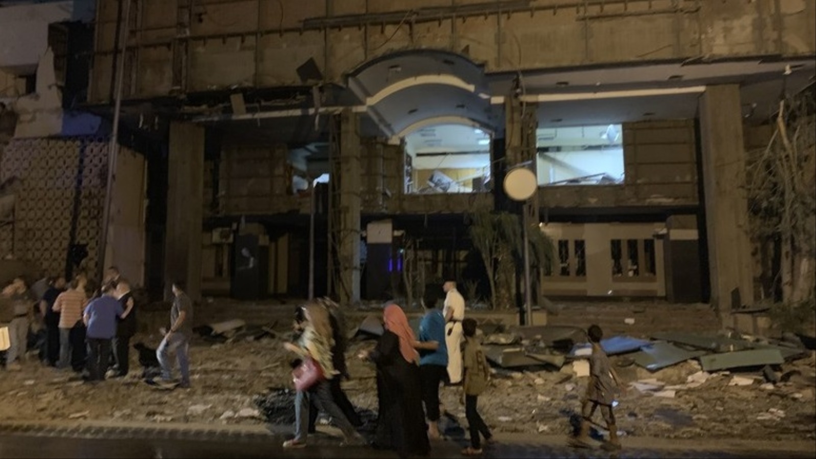 ‪انفجار أمس خلف ضررا بالغا في واجهة معهد الأورام في القاهرة وفي بعض غرفه‬ (الأوروبية)