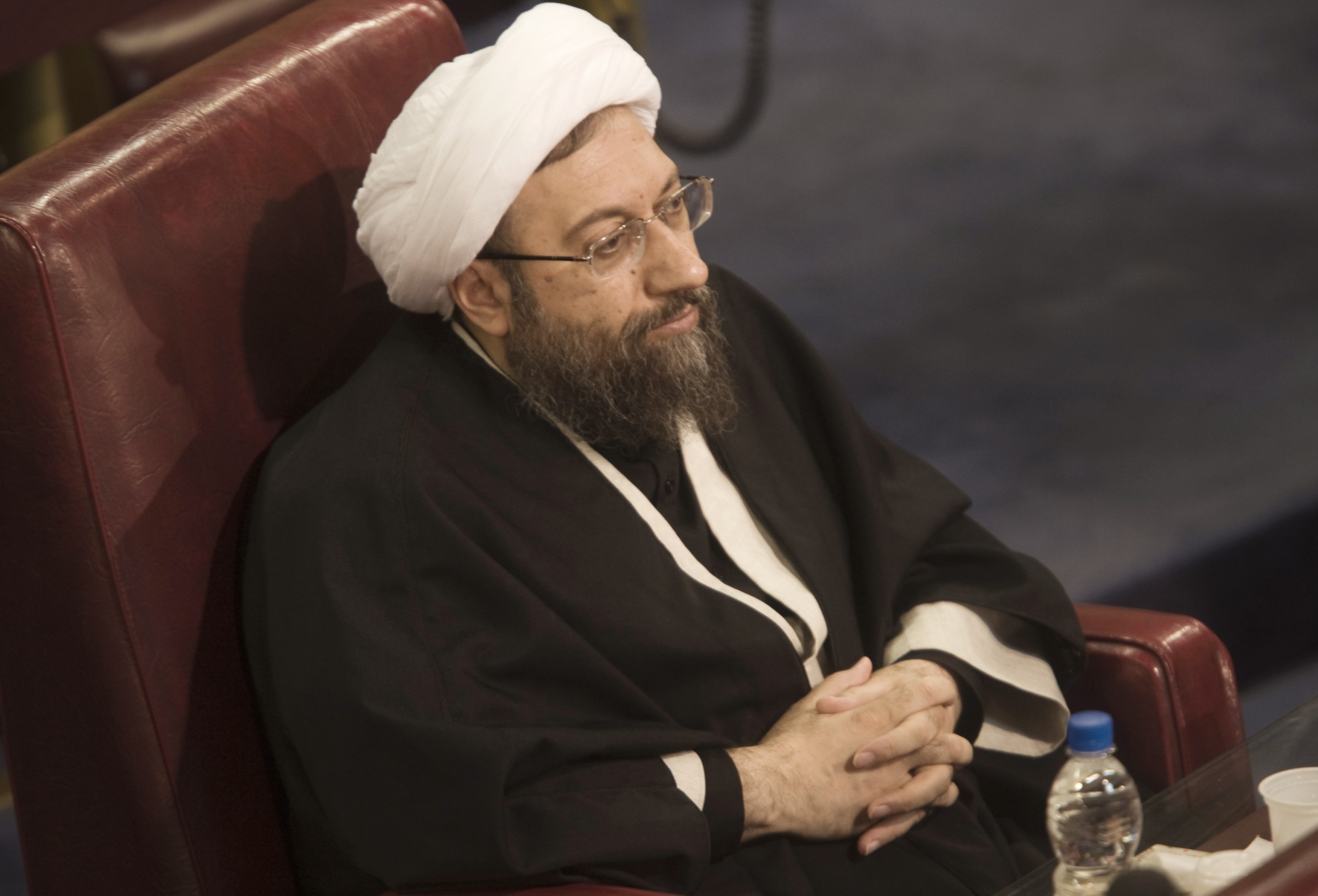 آية الله صادق لاريجاني رئيس مجمع تشخيص مصلحة النظام (رويترز)