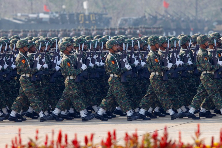 Soldiers parade to mark the 70th anniversary of Armed Forces Day in Myanmar's capital Naypyitaw, March 27, 2015. Myanmar's powerful army chief Min Aung Hlaing and his deputy are slated to extend their terms for another five years, a local newspaper said on February 13, 2016, as the military and democracy champion Aung San Suu Kyi negotiate the terms of transition.  Picture taken March 27, 2015. REUTERS/Soe Zeya Tun