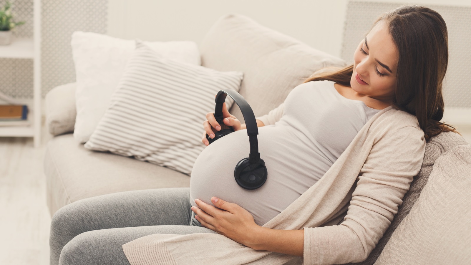  فرنسا تبدأ في تسليم الحوافز المالية للعائلات بداية من الشهر السابع لحمل الأم للتشجيع على الإنجاب (مواقع التواصل)