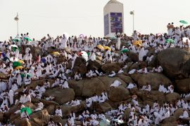 Muslim pilgrims gather on Mount Mercy on the plains of Arafat during the annual haj pilgrimage, outside the holy city of Mecca, Saudi Arabia September 11, 2016. REUTERS/Ahmed Jadallah