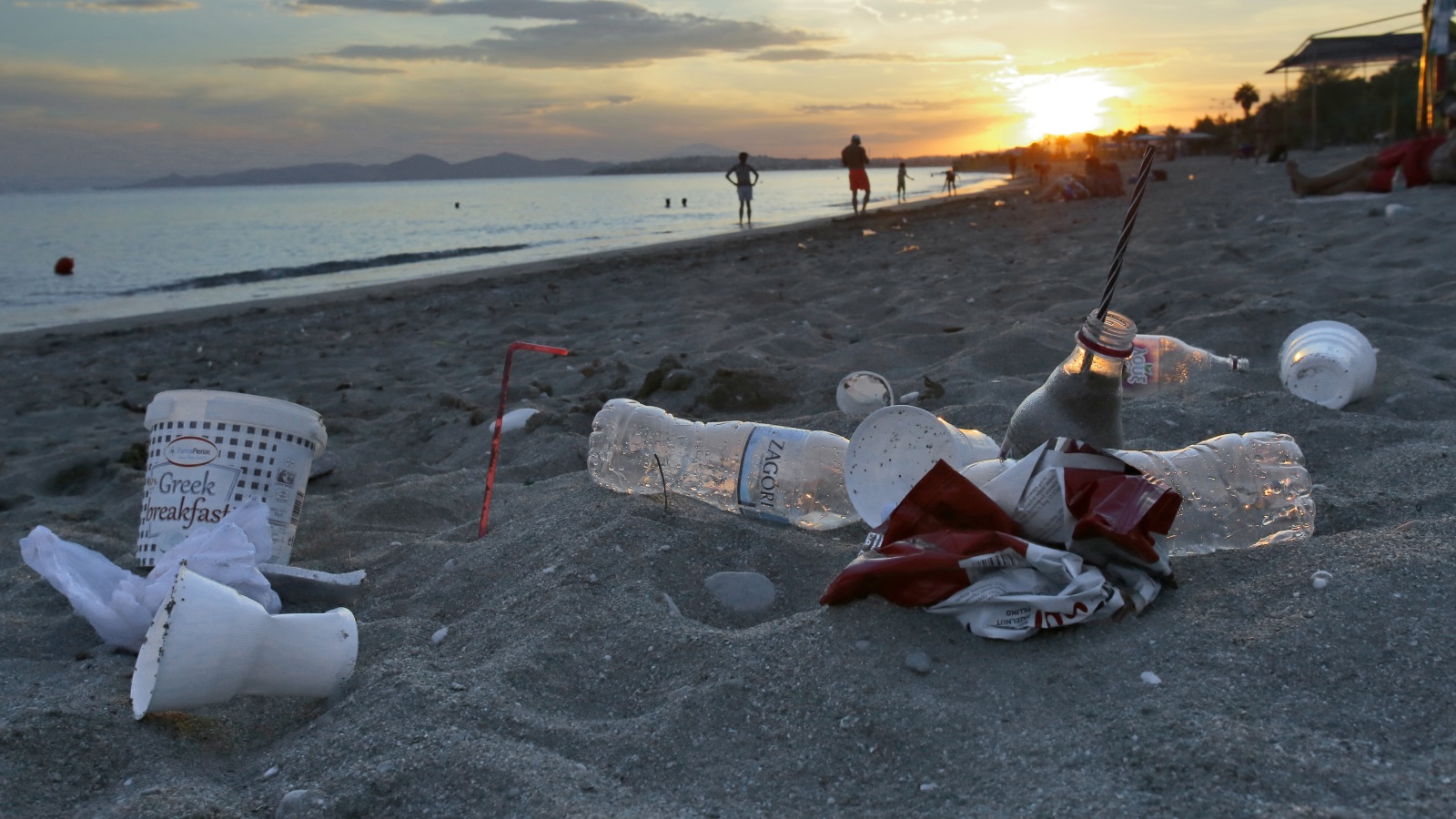 ‪غيتي‬ يمكن أن تسرب المواد البيروبلاستيكية الموجودة في القمامة البحرية الرصاص إلى البيئة 