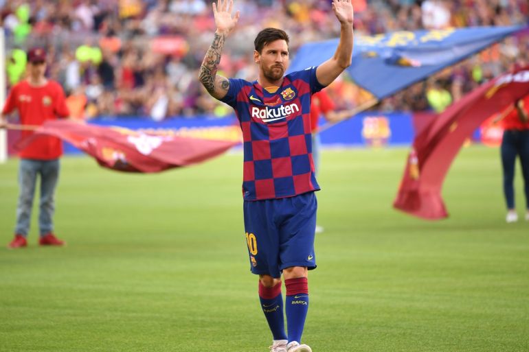 BARCELONA, SPAIN - AUGUST 04: Lionel Messi of FC Barcelona waves to the crowd prior to the Joan Gamper trophy friendly match at Nou Camp on August 04, 2019 in Barcelona, Spain. (Photo by David Ramos/Getty Images)