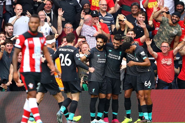 SOUTHAMPTON, ENGLAND - AUGUST 17: Roberto Firmino of Liverpool celebrates with his team mates after scoring their teams second goal during the Premier League match between Southampton FC and Liverpool FC at St Mary's Stadium on August 17, 2019 in Southampton, United Kingdom. (Photo by Warren Little/Getty Images)
