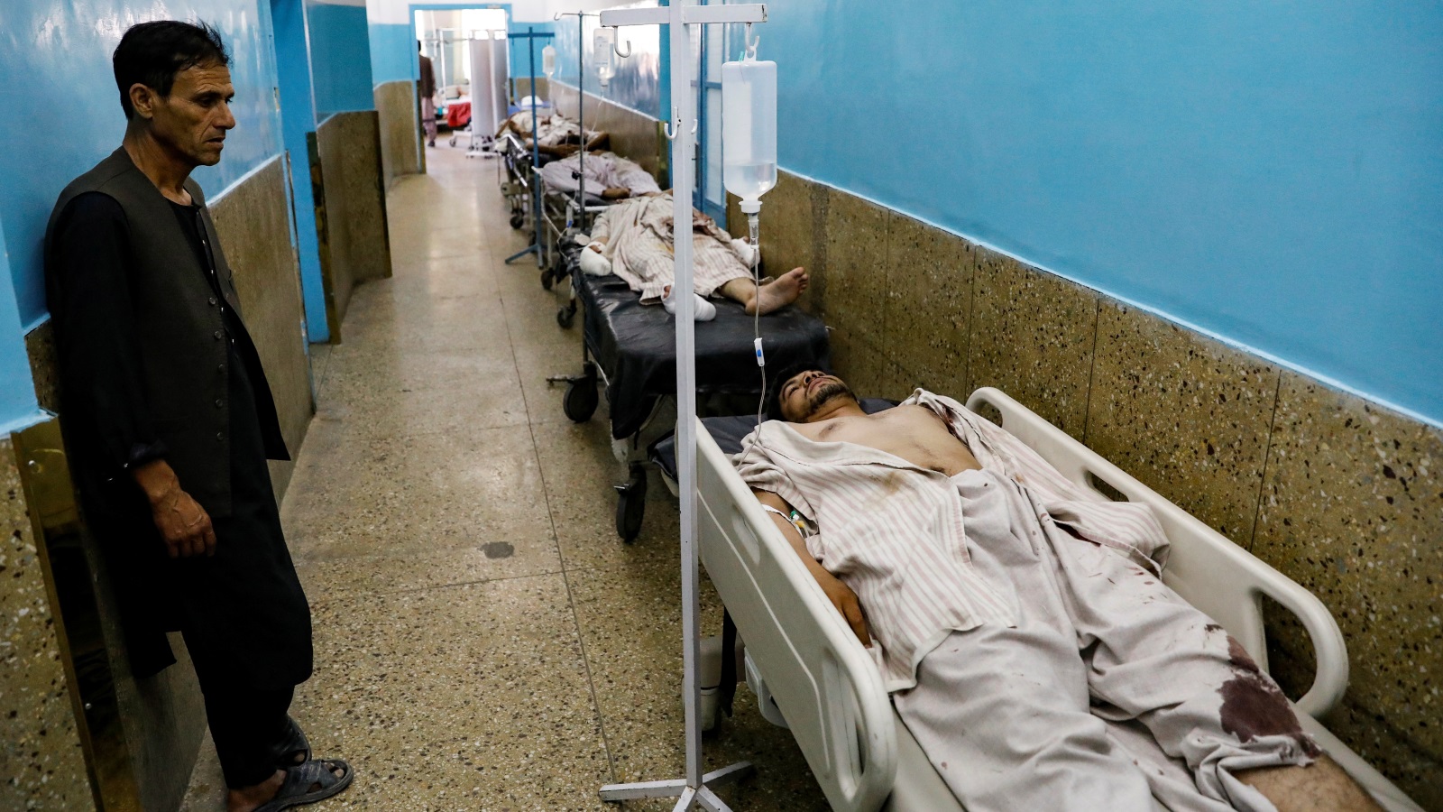 ‪المستشفيات استقبلت عشرات القتلى والجرحى بعد الانفجار‬ (رويترز)