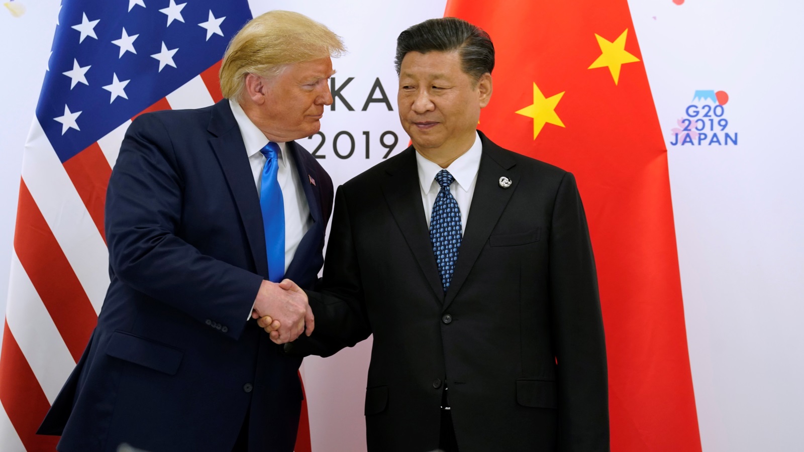 ترامب (يسار) يأمل باتفاق تاريخي مع الصين (رويترز)