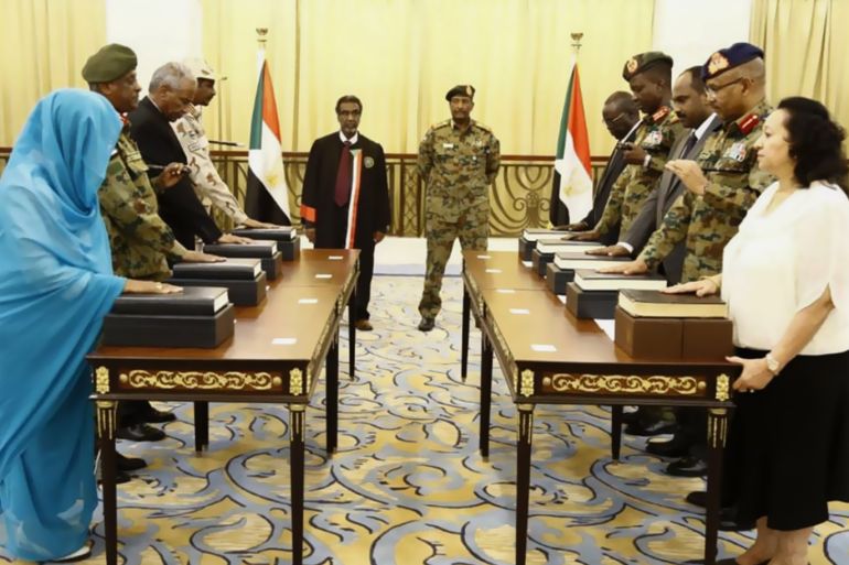 حمدوك يتعهد بإيلاء الاهتمام للاقتصاد السوداني