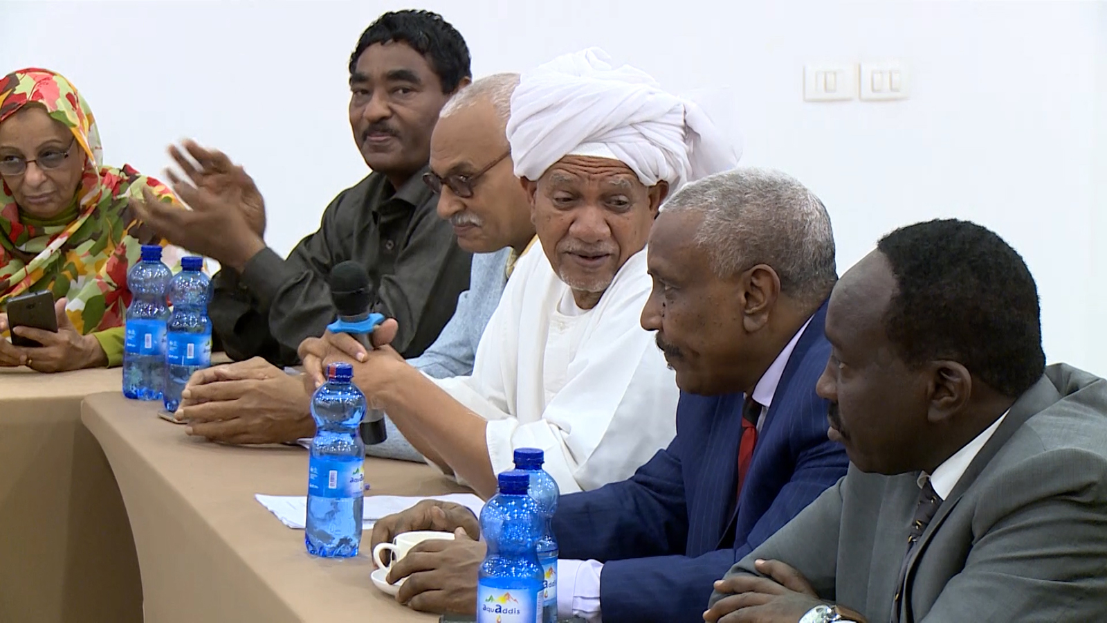 ‪جانب من المفاوضات بين الجبهة الثورية وقوى التغيير في إثيوبيا‬ (الجزيرة)