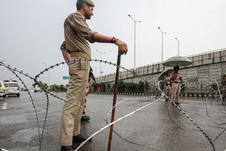 Indian security personnel stand guard along a deserted street during restrictions in Jammu, August 7, 2019. REUTERS/Mukesh Gupta