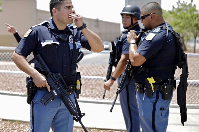 epa07755364 Police stand at attention during an active shooting at a Walmart in El Paso, Texas, USA, 03 August 2019. According to reports, at least one person was killed and at least 18 people injured and transported to local hospitals. One suspect is in custody. EPA-EFE/IVAN PIERRE AGUIRRE