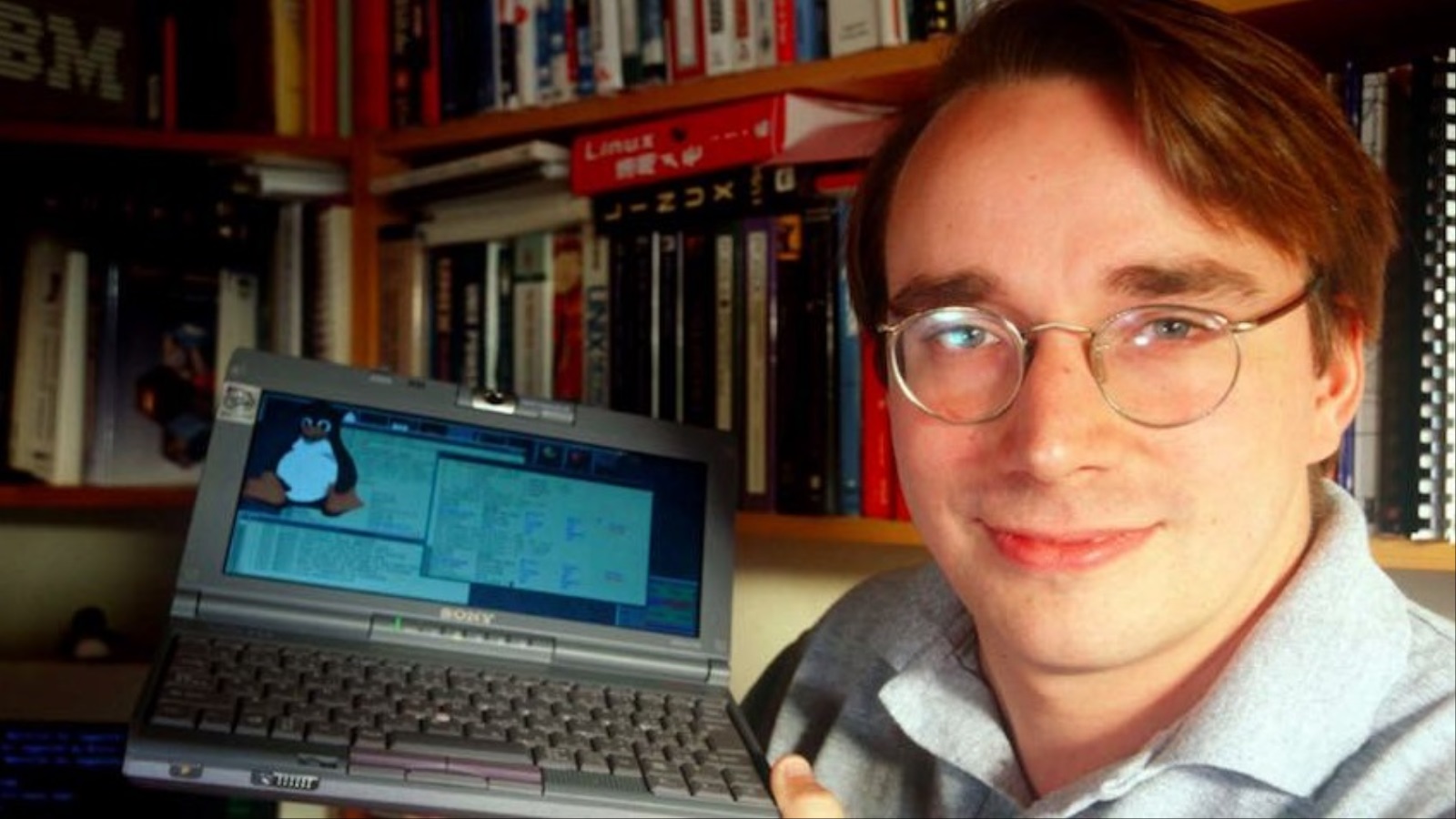 في عام 1991 كان لينوس تورفالدس في سنته الجامعية الثانية فقط عندما بدأ تطوير أحد أهم أنظمة التشغيل المفتوحة المصدر في العالم (مواقع التواصل)