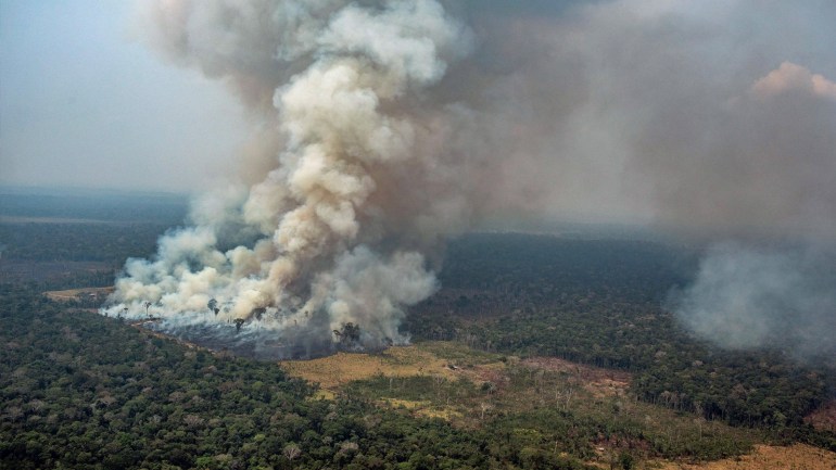 البرازيل ترفض مساعدة من مجموعة السبع لإخماد حرائق الأمازون