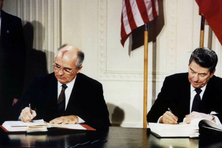 FILE PHOTO 8DEC87 - U.S. President Ronald Reagan (R) and Soviet President Mikhail Gorbachev sign the Intermediate-Range Nuclear Forces (INF) treaty in the White House December 8 1987. Reagan was elected as the 40th U.S. president in 1980.CM