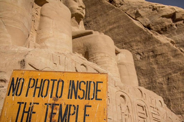 عقدة الكاميرا تطول العديد من الأماكن السياحية والاثرية - بمصر - مواقع التواصل