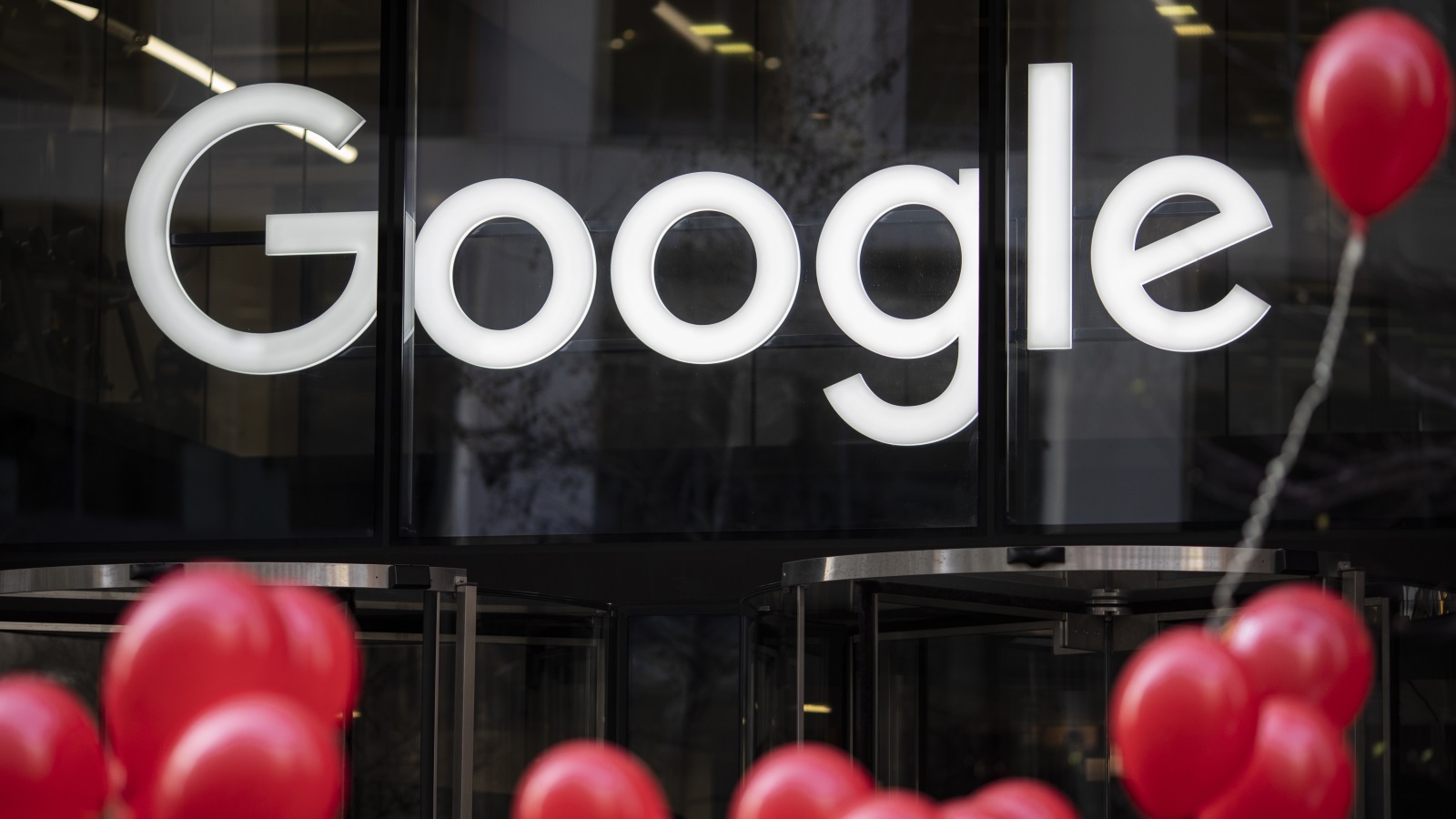 تعتبر غوغل اليوم أكثر الشركات نفوذا وقوة في العالم (غيتي)