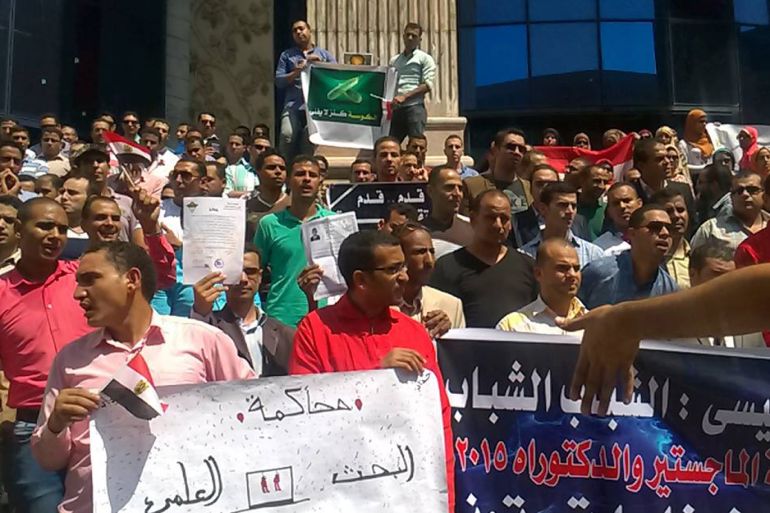 وقفة احتجاجية لحملة الماجستير والدكتوراه أمام نقابة الصحفيين المصريين للمطالبة بالتعيين