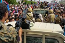 قوات جنوبية تدعمها الإمارات تستعرض في عدن بعد الإنقلاب على الحكومة - الجزيرة نت.