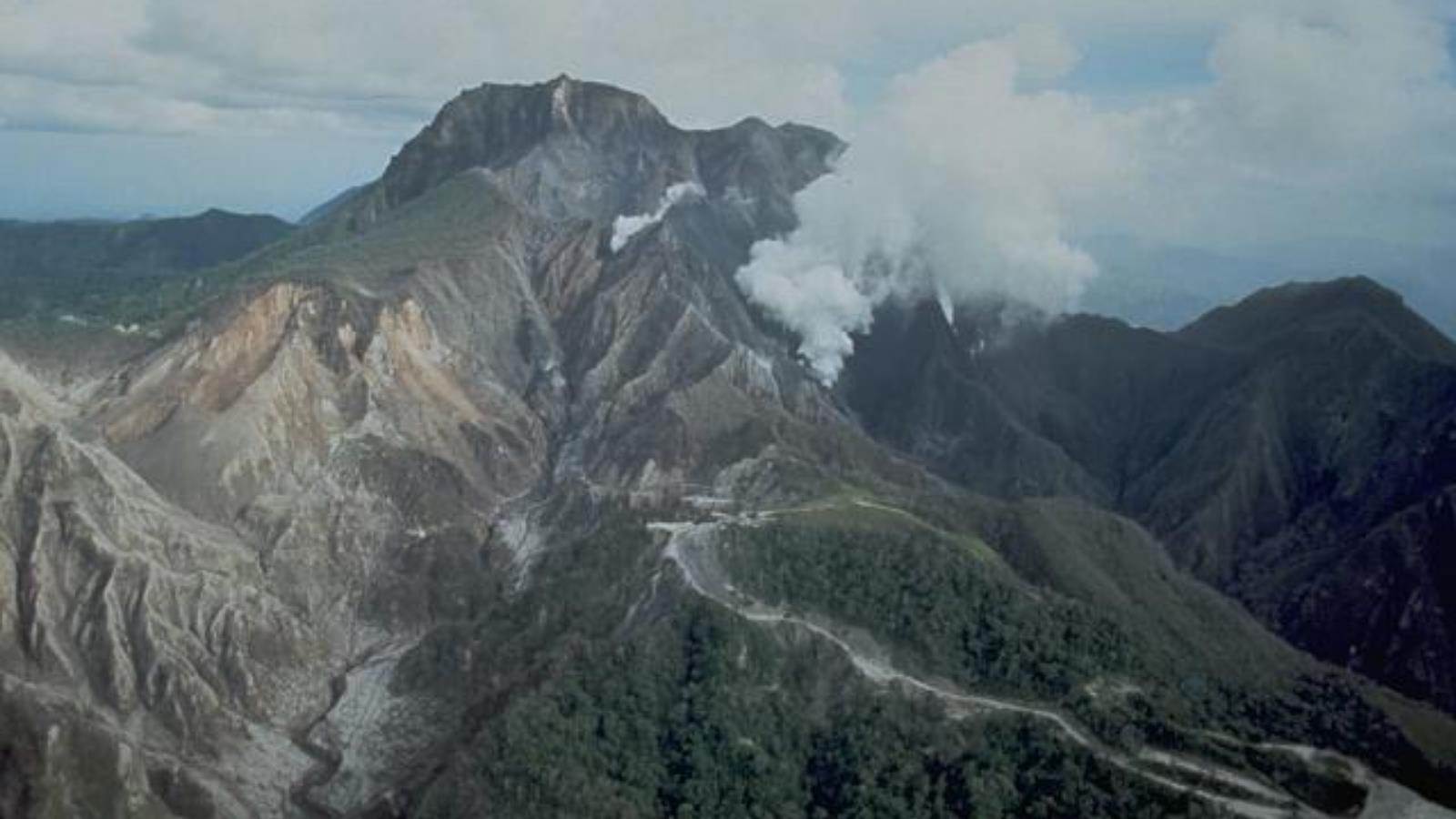 ‪الغبار الناتج عن انفجار بركان بيناتوبو بالفلبين عام 1991 كان ملهما بفكرة حجب أشعة الشمس‬ (ويكيميديا كومونز)