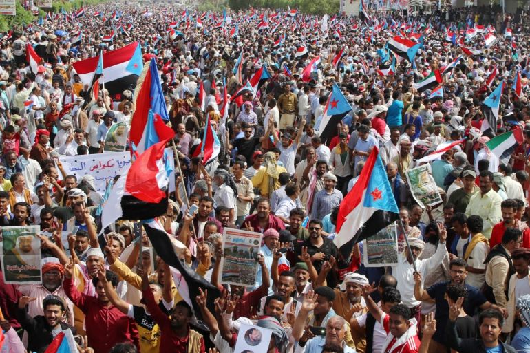 Supporters of Yemen's UAE-backed southern separatists march during a rally in southern port city in Aden, Yemen August 15, 2019. REUTERS/Fawaz Salman