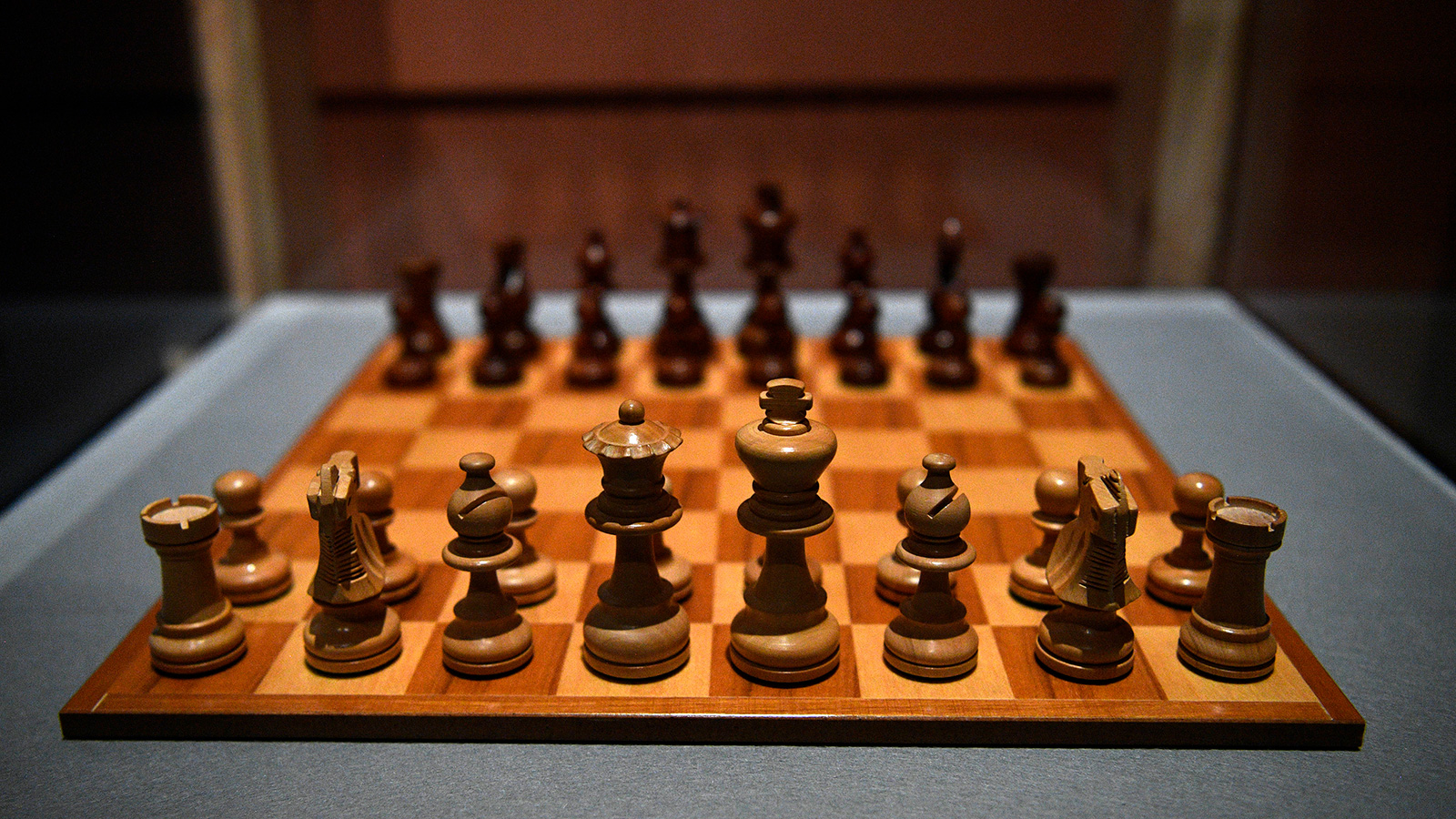 الشطرنج لعبة رخيصة وممتعة ويمكن أن تمارسها الفتيات -وأي شخص آخر- في المنزل على الإنترنت، ويمكن بسهولة أن تُشارك في البطولات