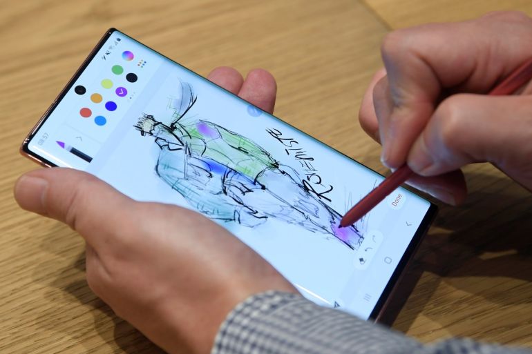A journalist uses a pen for a design app on a Samsung Galaxy Note 10 phone at a launch event at a Samsung Experience Store in London, Britain, August 5, 2019. Photograph taken on August 5, 2019. REUTERS/Toby Melville