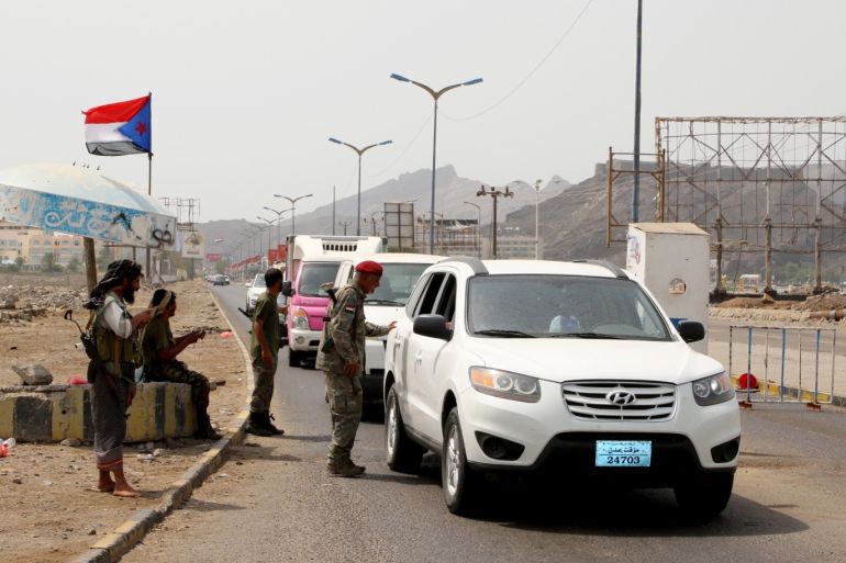 Southern separatist fighters man a checkpoint in Aden, Yemen August 29, 2019. REUTERS/Fawaz Salman