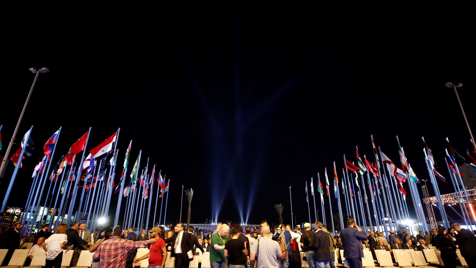 ‪أعلام الدول المشاركة في معرض دمشق الدولي العام الماضي‬ أعلام الدول المشاركة في معرض دمشق الدولي العام الماضي (رويترز)